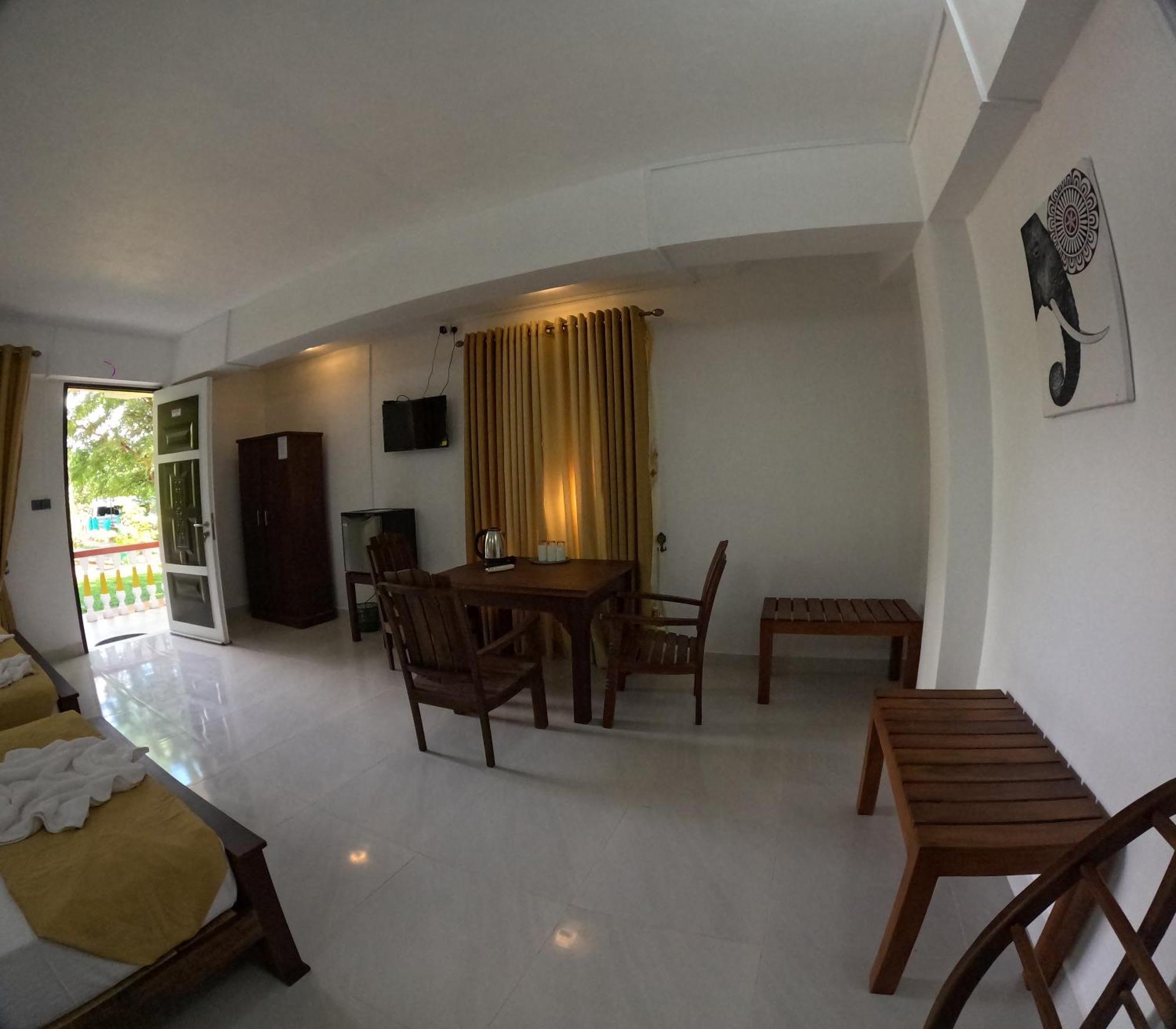 Spice Village Hotel & Restaurant Хабарана Экстерьер фото