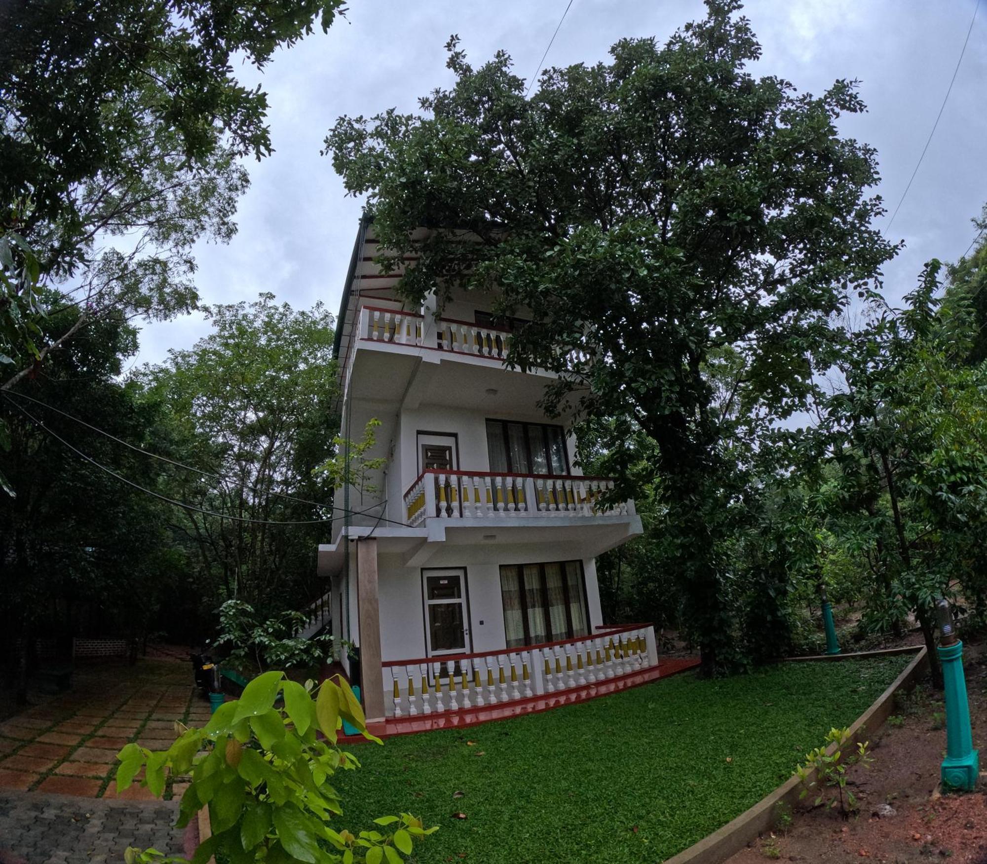 Spice Village Hotel & Restaurant Хабарана Экстерьер фото