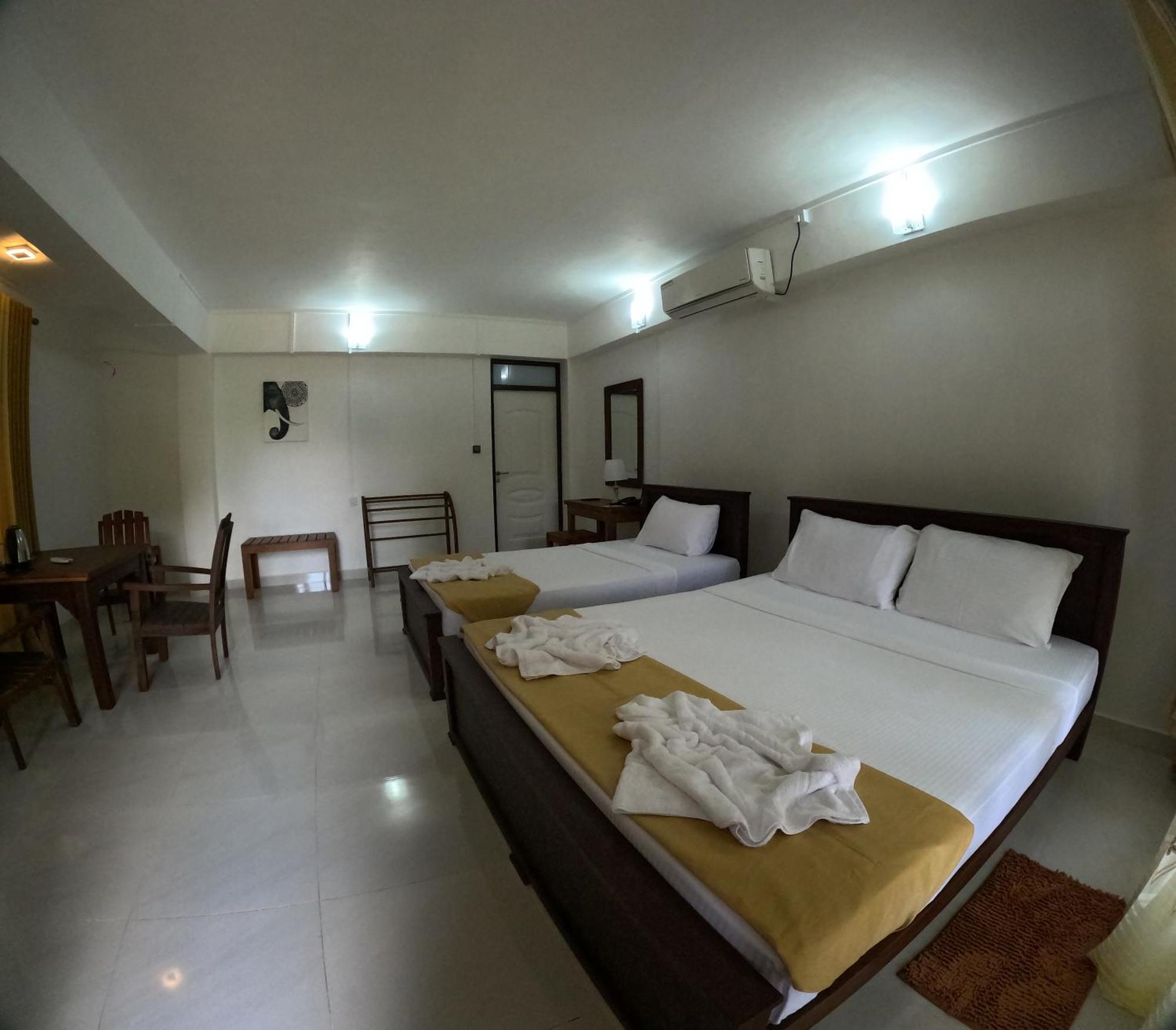 Spice Village Hotel & Restaurant Хабарана Экстерьер фото