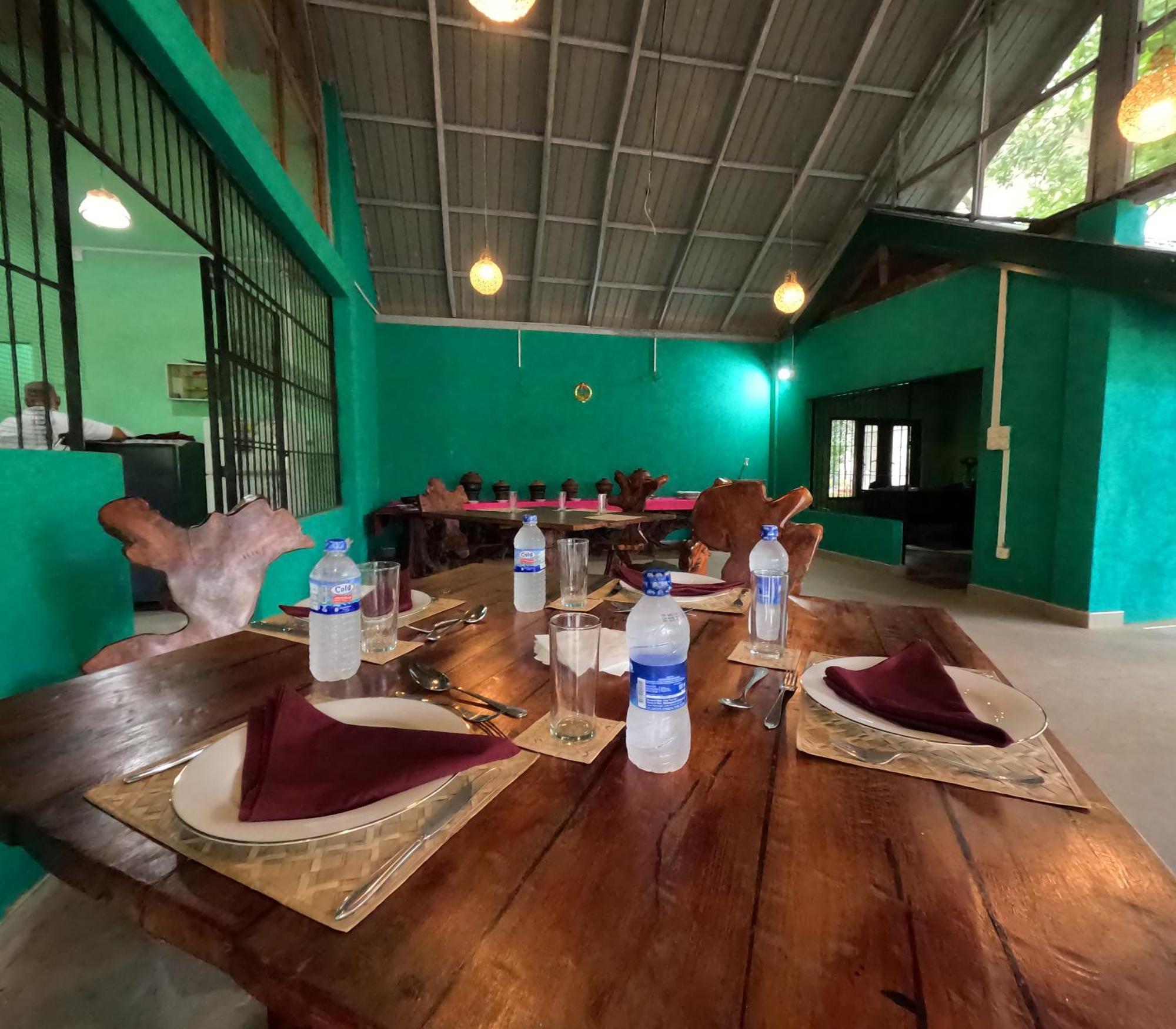 Spice Village Hotel & Restaurant Хабарана Экстерьер фото