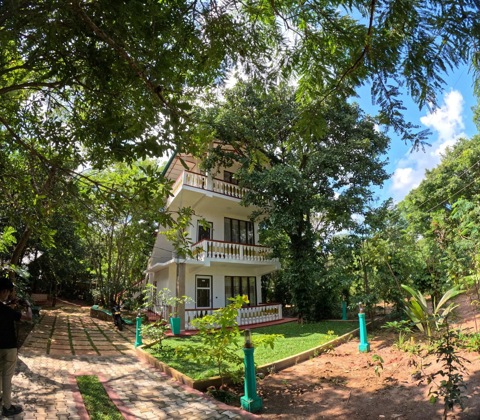 Spice Village Hotel & Restaurant Хабарана Экстерьер фото